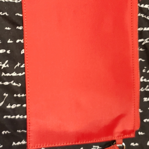 GUESS WRISTLET 👜 - Picture 2 of 2